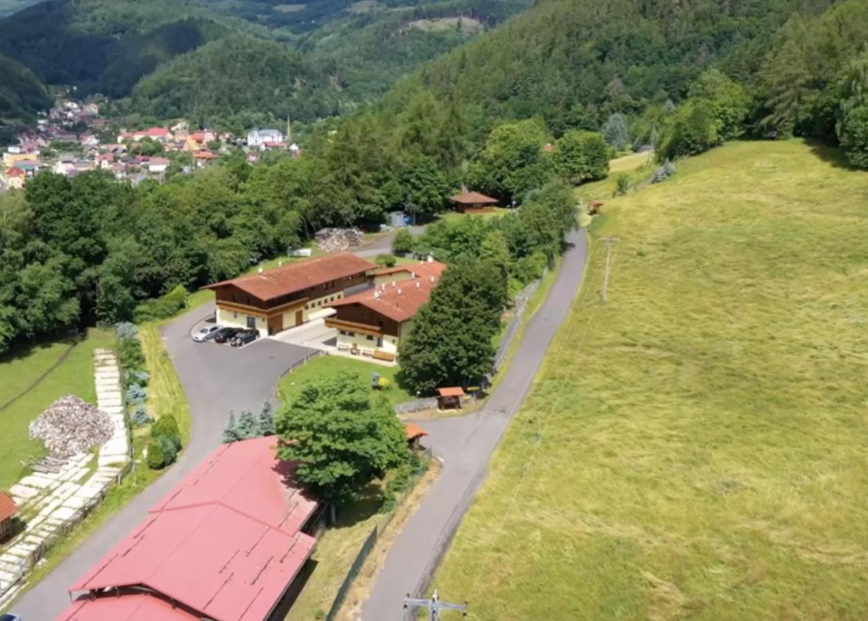 Selsky Dvur Perstejn Perštejn Exterior foto
