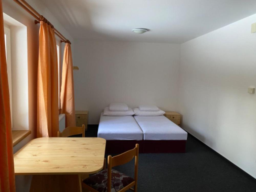 Selsky Dvur Perstejn Perštejn Exterior foto